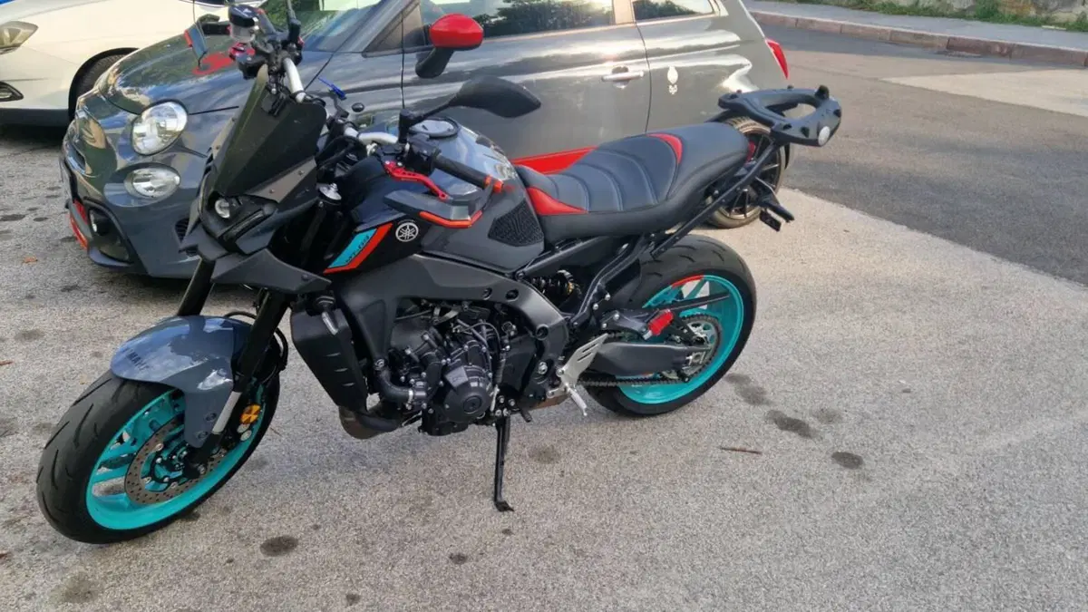 Yamaha MT-09 (2021 - 23)  (2)