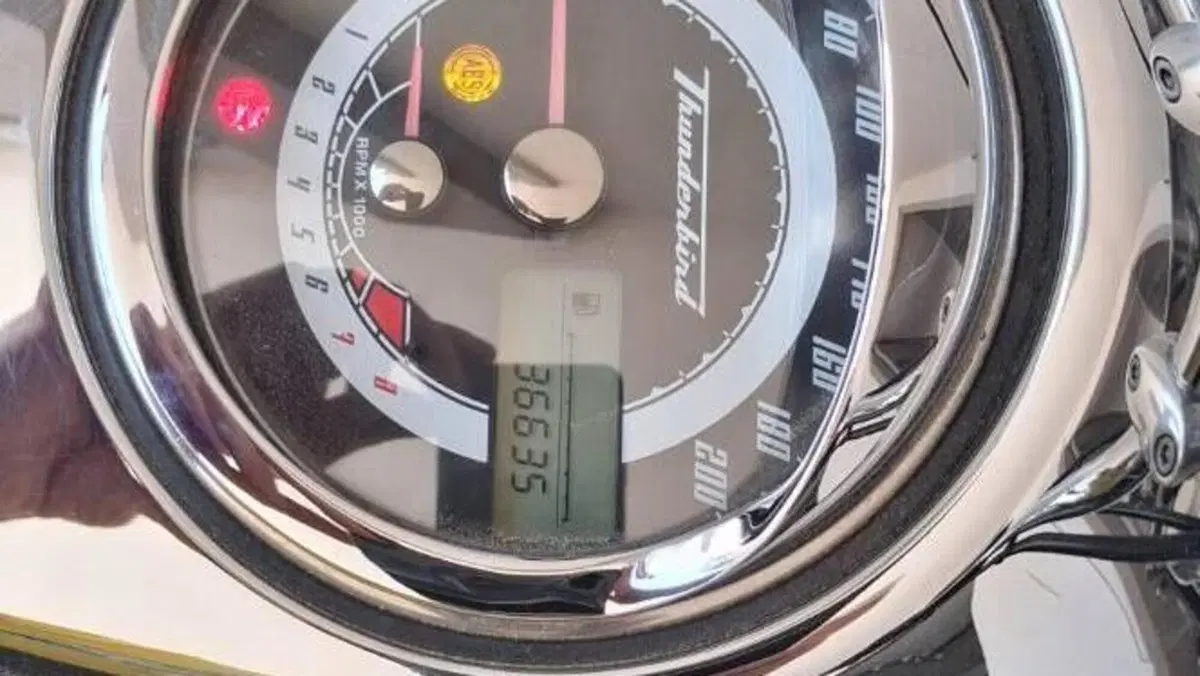 Triumph Thunderbird 1600 ABS  (6)