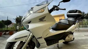 Honda Silver Wing 600 (2001 - 05)  (4)