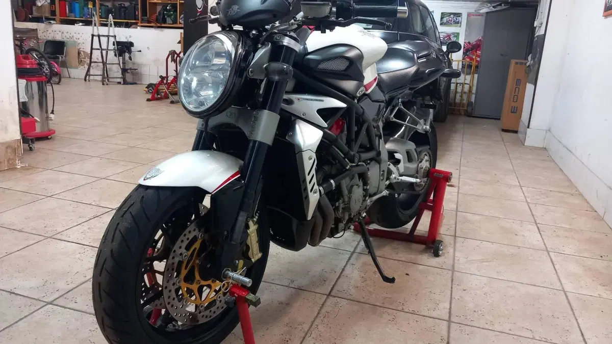 MV Agusta Brutale 910 R (2006 - 11)  (3)