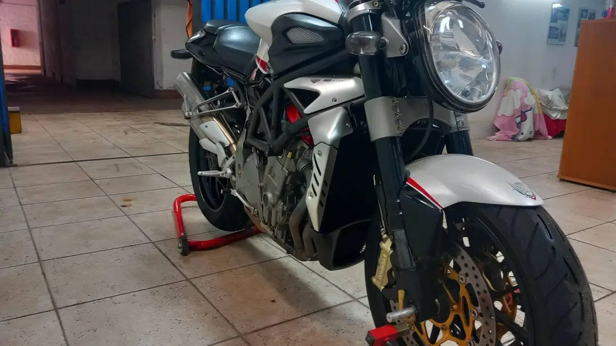 MV Agusta Brutale 910 R (2006 - 11)  (11)