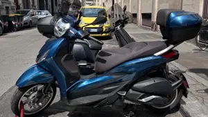 Piaggio Beverly 300 ABS-ASR (2021 - 25)  (2)