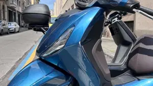 Piaggio Beverly 300 ABS-ASR (2021 - 25)  (6)