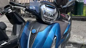 Piaggio Beverly 300 ABS-ASR (2021 - 25)  (7)