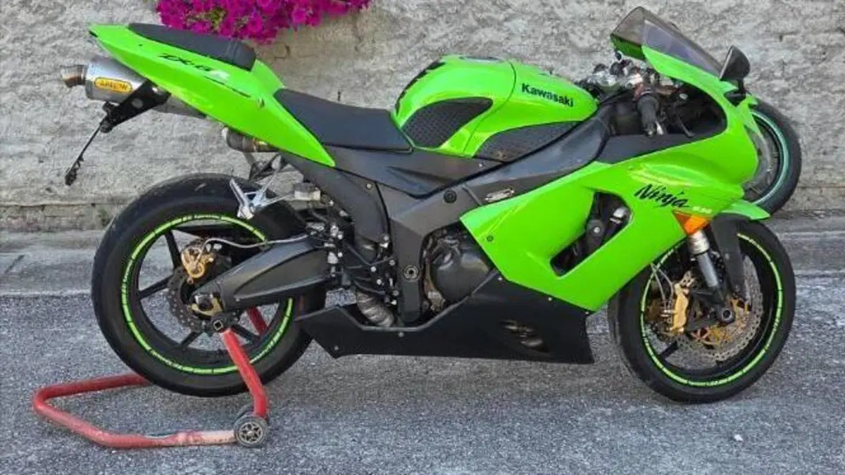 Kawasaki Ninja 636 ZX-6R (2005 - 06) 
