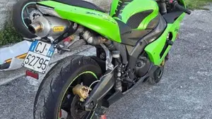 Kawasaki Ninja 636 ZX-6R (2005 - 06)  (2)