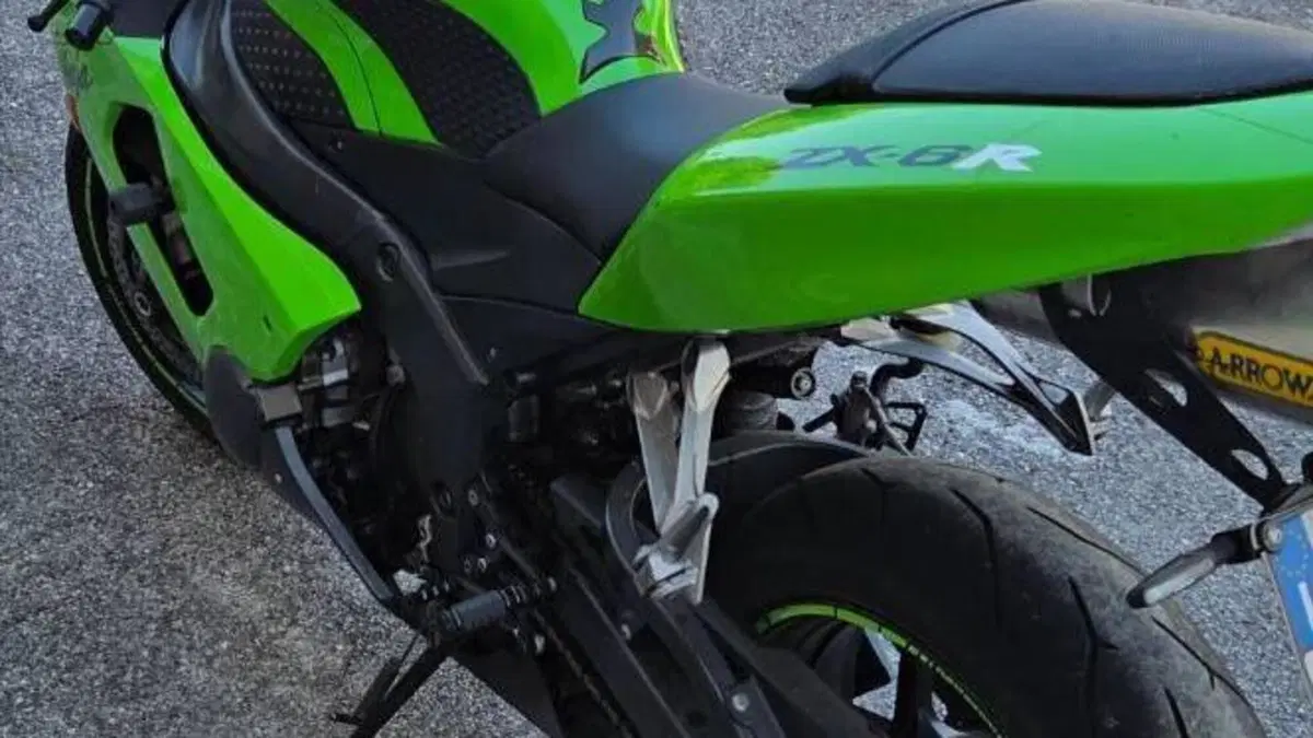 Kawasaki Ninja 636 ZX-6R (2005 - 06)  (4)