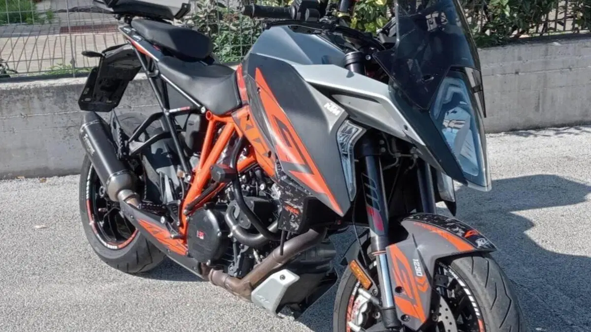KTM 1290 Super Duke GT ABS (2016 - 18)  (2)