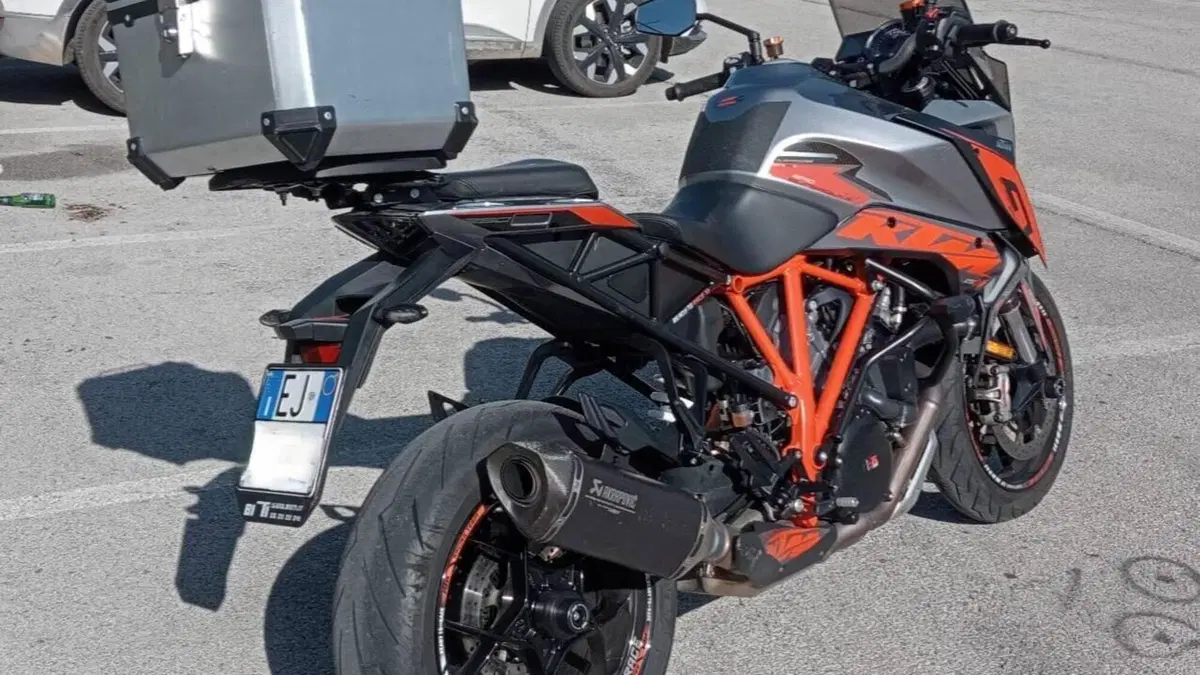 KTM 1290 Super Duke GT ABS (2016 - 18)  (3)