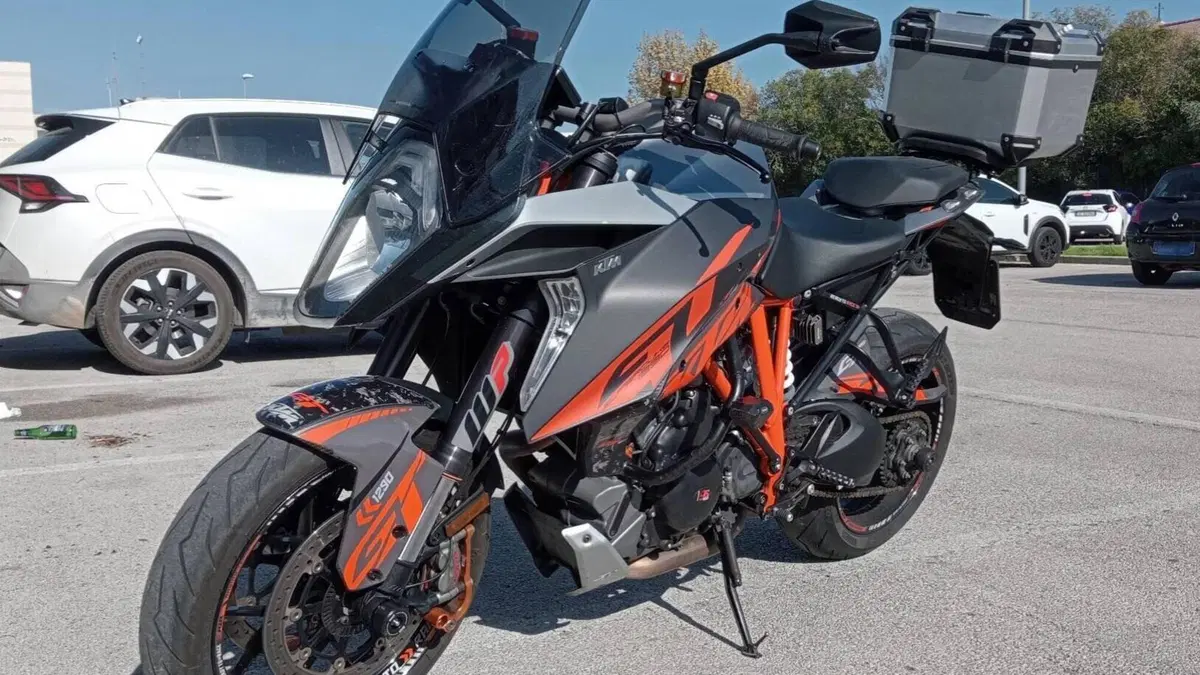 KTM 1290 Super Duke GT ABS (2016 - 18)  (5)