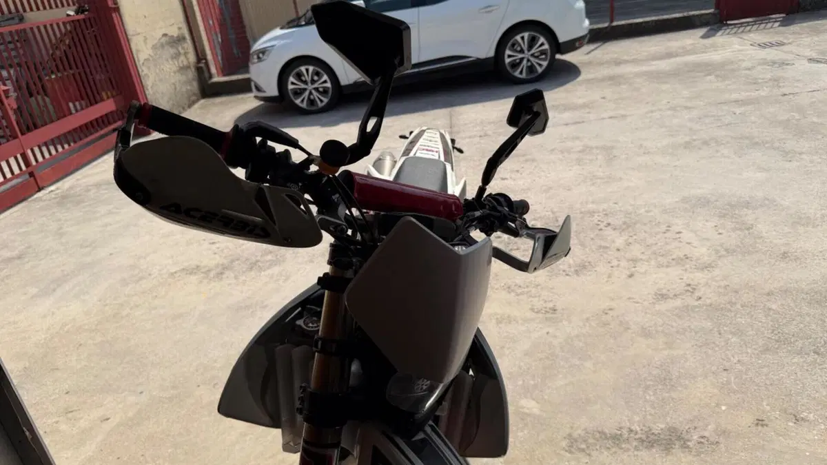 HM CRF 250 X Motard (2005 - 06)   (5)