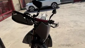 HM CRF 250 X Motard (2005 - 06)   (5)