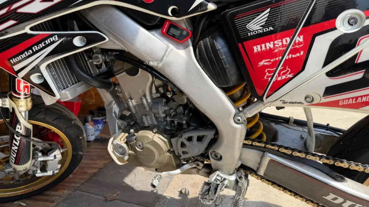 HM CRF 250 X Motard (2005 - 06)   (9)