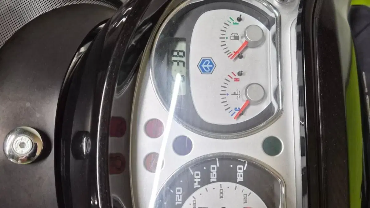 Piaggio Beverly Tourer 300  (3)