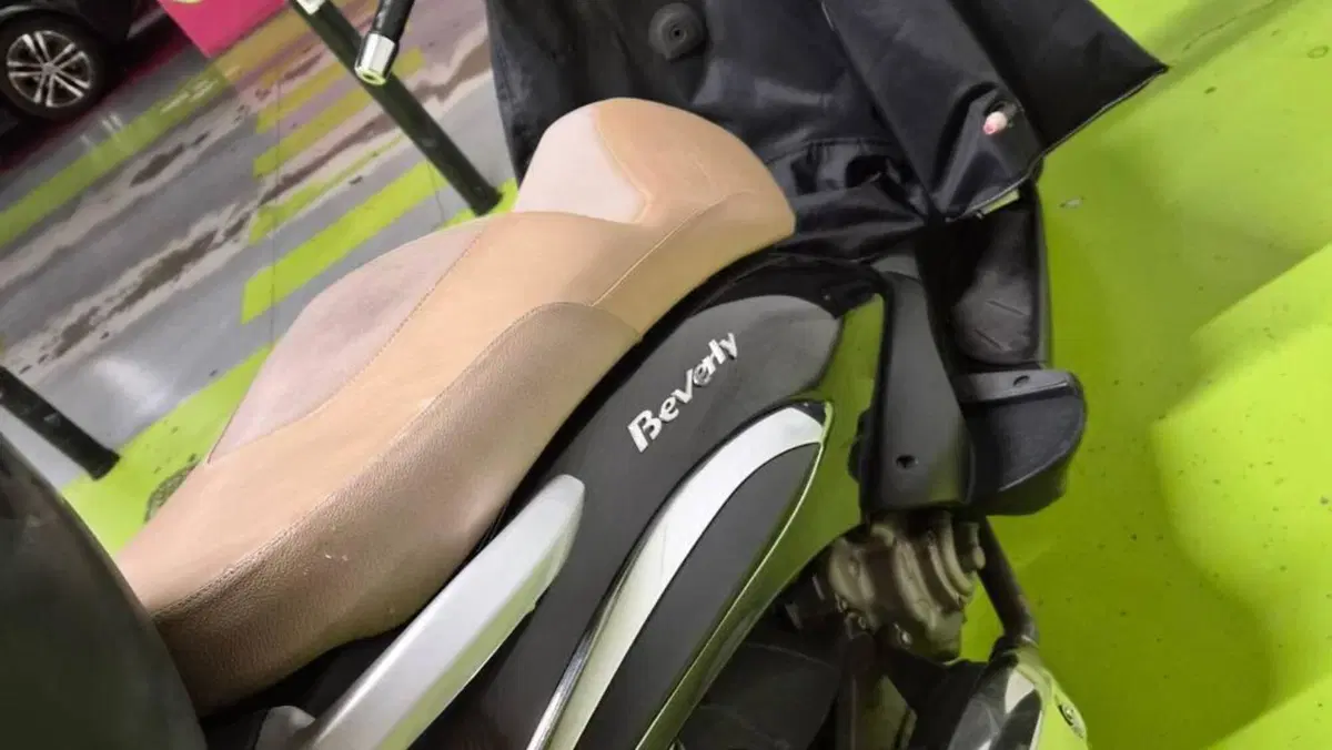 Piaggio Beverly Tourer 300  (5)