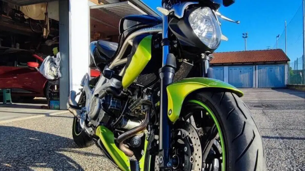 Suzuki Gladius 650 SFV (2009 - 15)  (2)
