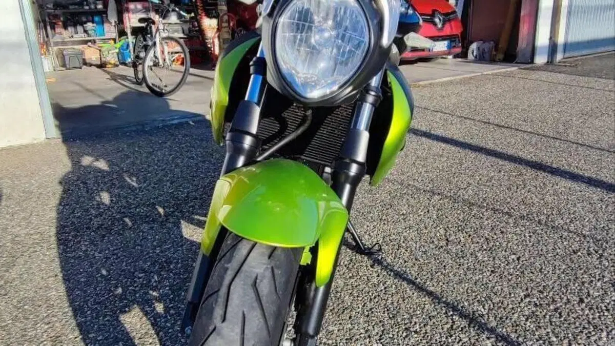 Suzuki Gladius 650 SFV (2009 - 15)  (4)
