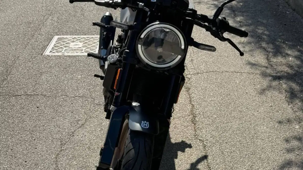 Husqvarna Vitpilen 401 (2020)  (2)