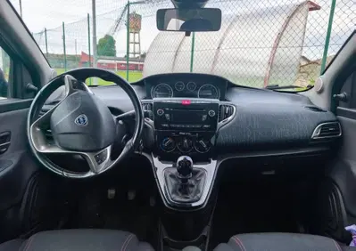 Lancia Ypsilon 1.2 69 CV 5 porte GPL Ecochic Elefantino (6)