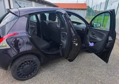 Lancia Ypsilon 1.2 69 CV 5 porte GPL Ecochic Elefantino (10)