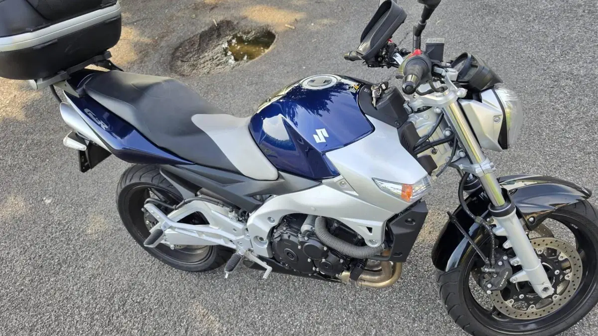 Suzuki GSR 600 (2006 - 11)  (3)