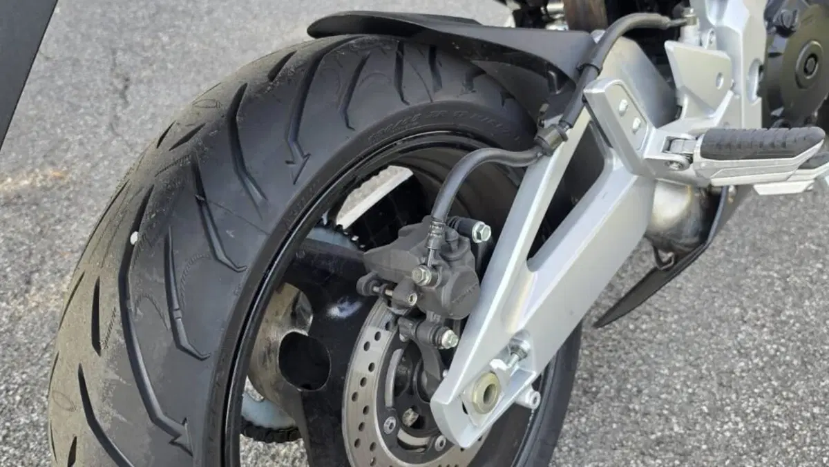 Suzuki GSR 600 (2006 - 11)  (4)