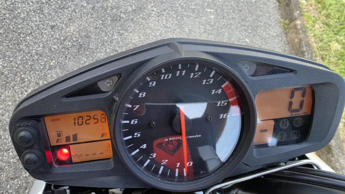 Suzuki GSR 600 (2006 - 11)  (7)