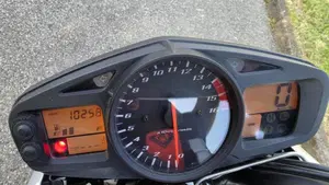 Suzuki GSR 600 (2006 - 11)  (8)