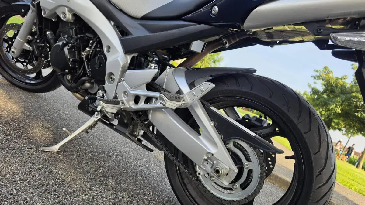 Suzuki GSR 600 (2006 - 11)  (8)