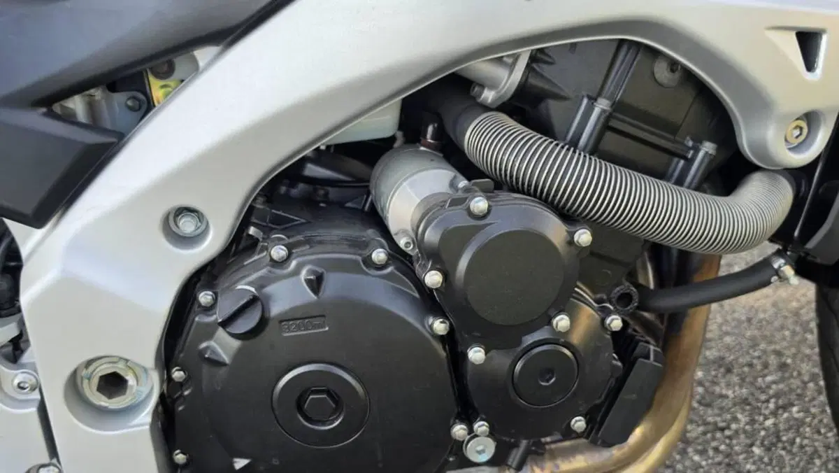 Suzuki GSR 600 (2006 - 11)  (9)