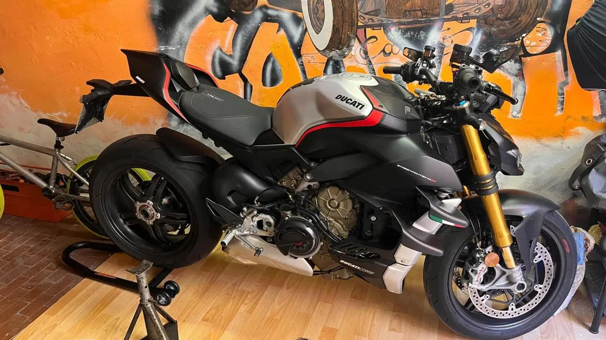 Ducati Streetfighter V4 1100 SP (2022) 