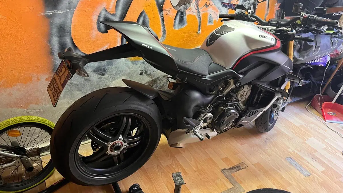 Ducati Streetfighter V4 1100 SP (2022)  (2)