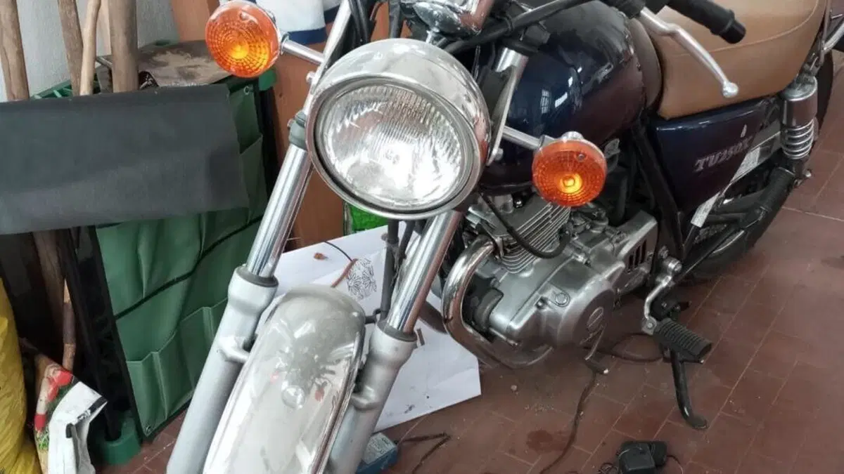 Suzuki TU 250 X (1997 - 03)  (2)