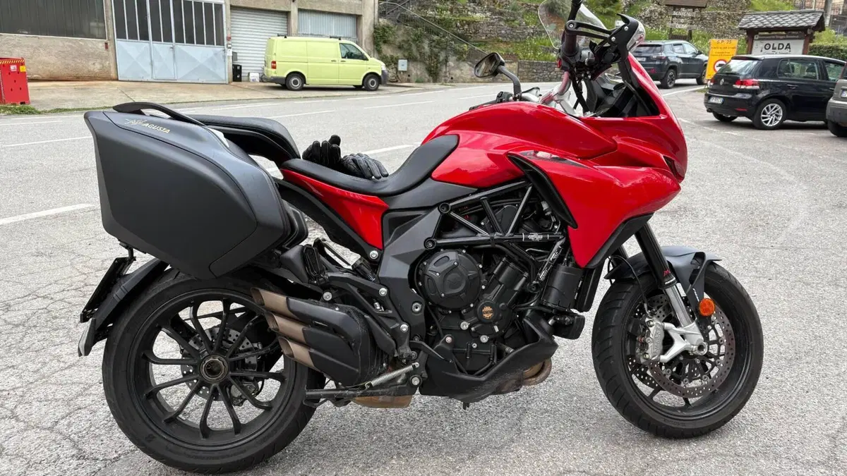 MV Agusta Turismo Veloce 800 Rosso (2021 - 23)  (2)
