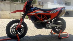 KTM 690 SMC R (2023 - 25)  (2)