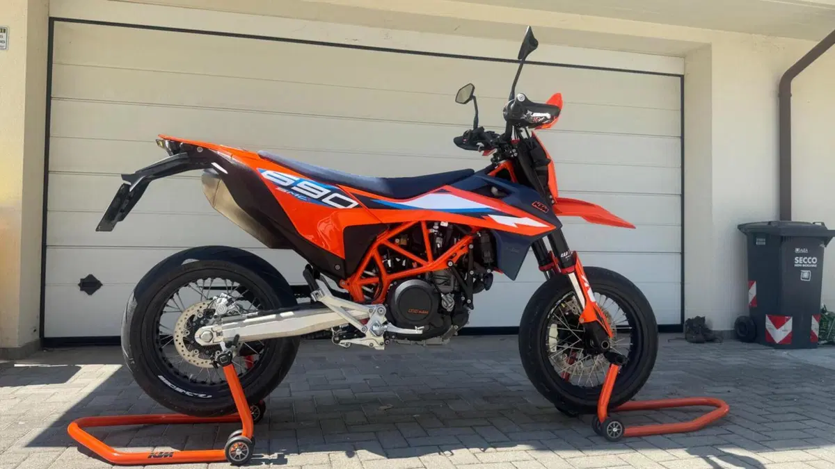 KTM 690 SMC R (2023 - 25)  (4)