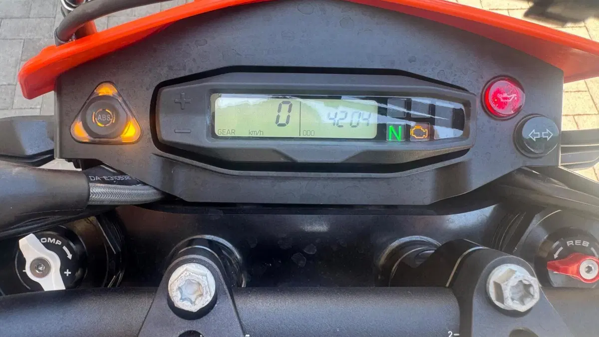 KTM 690 SMC R (2023 - 25)  (6)