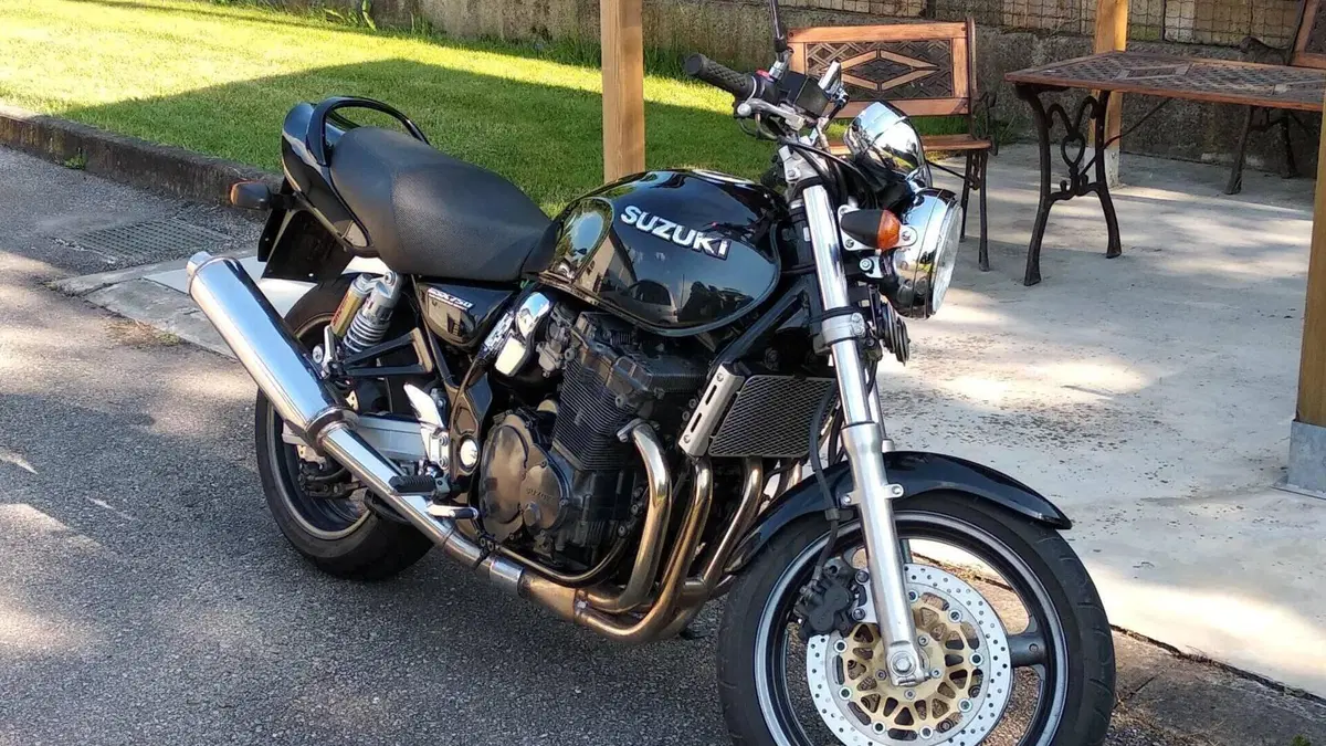 Suzuki GSX 750 (1998 - 03) 