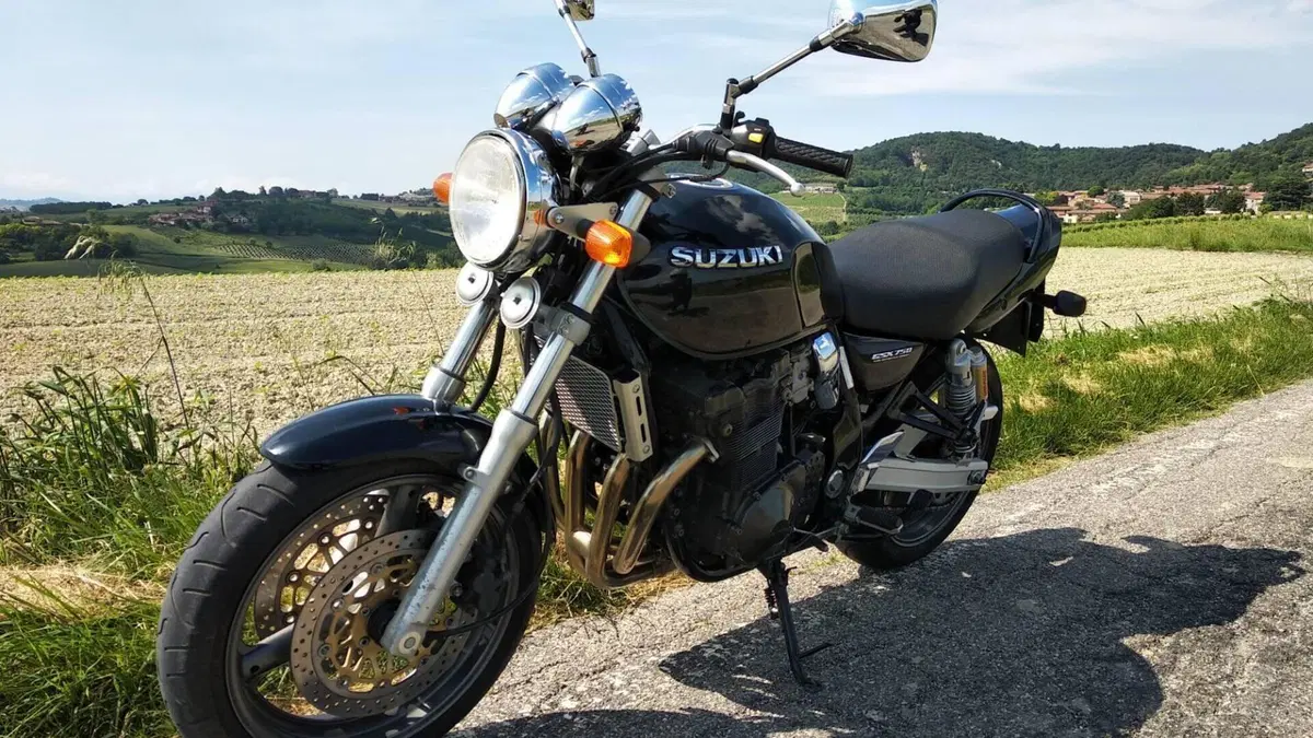 Suzuki GSX 750 (1998 - 03)  (2)