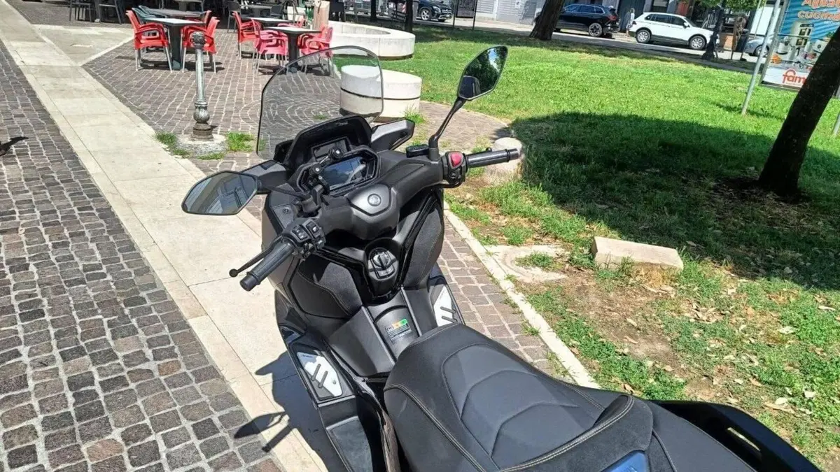 Yamaha X-Max 125 Tech Max (2021 - 24)  (11)