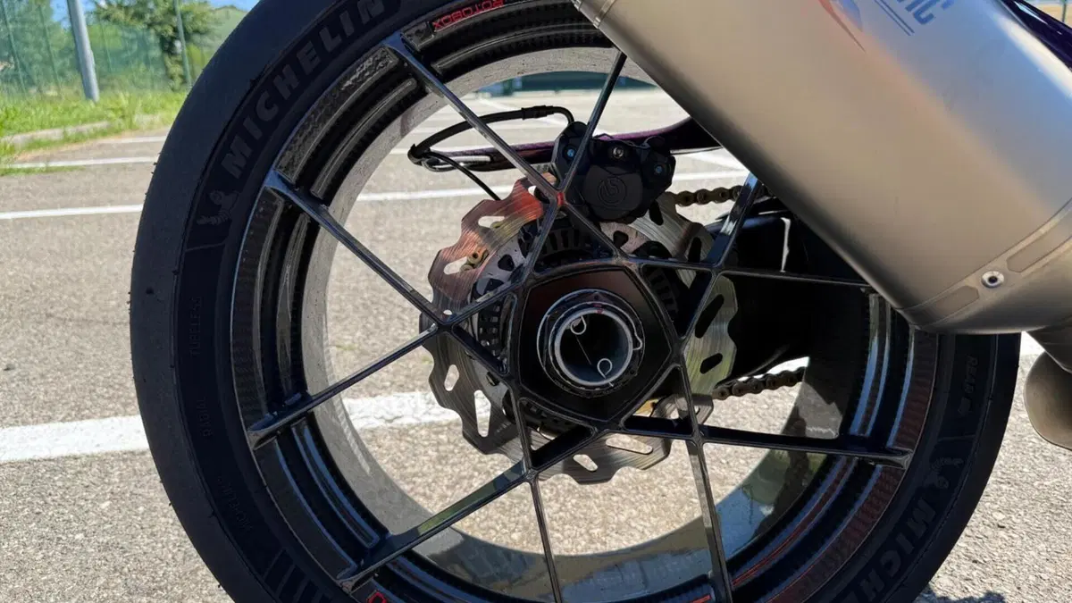 KTM 1290 Super Duke R (2019)  (6)