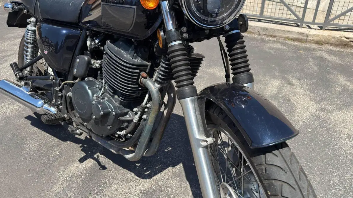 Mash Italia Six Hundred 650 (2021 - 25)  (4)