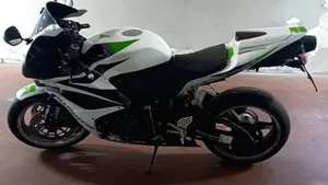 Honda CBR 600 RR (2007 - 08)  (3)