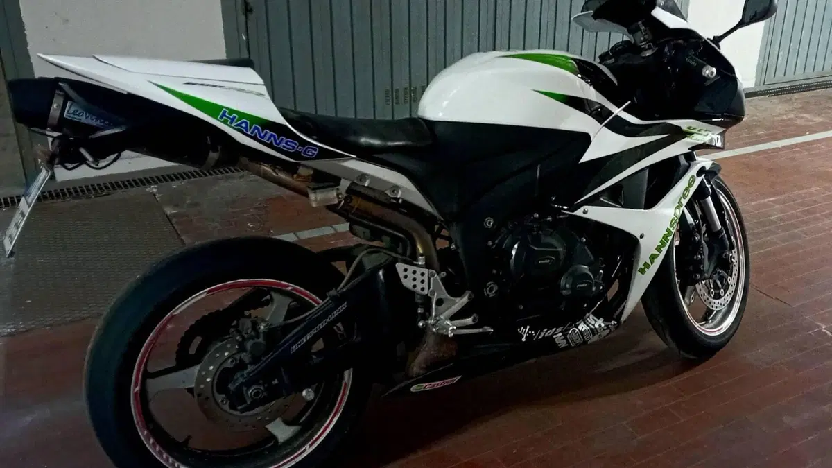 Honda CBR 600 RR (2007 - 08)  (4)