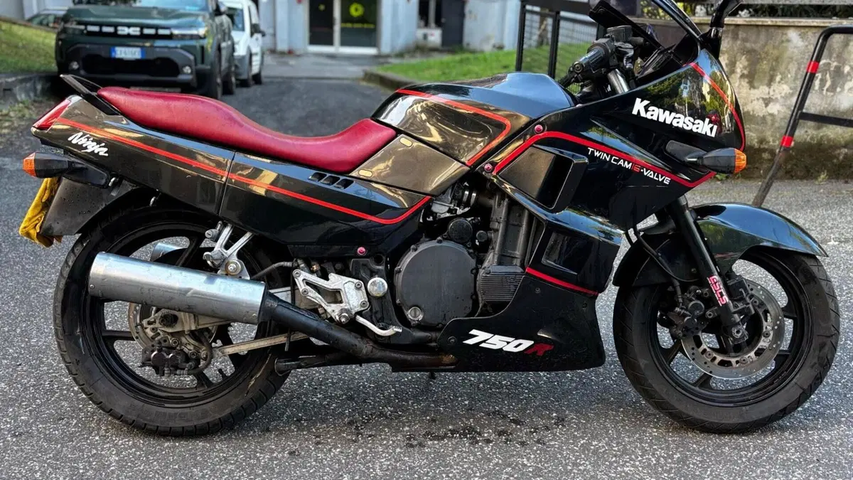 Kawasaki   (8)
