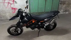 KTM 690 Supermoto  (2)