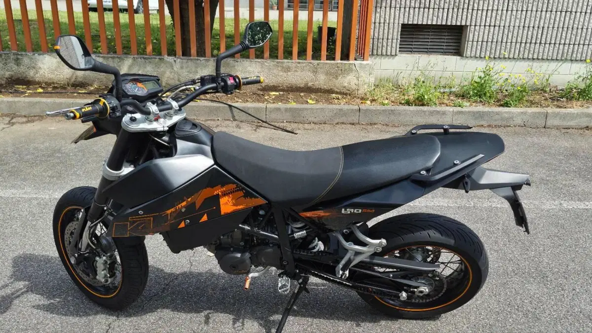 KTM 690 Supermoto  (2)