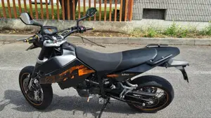 KTM 690 Supermoto  (2)