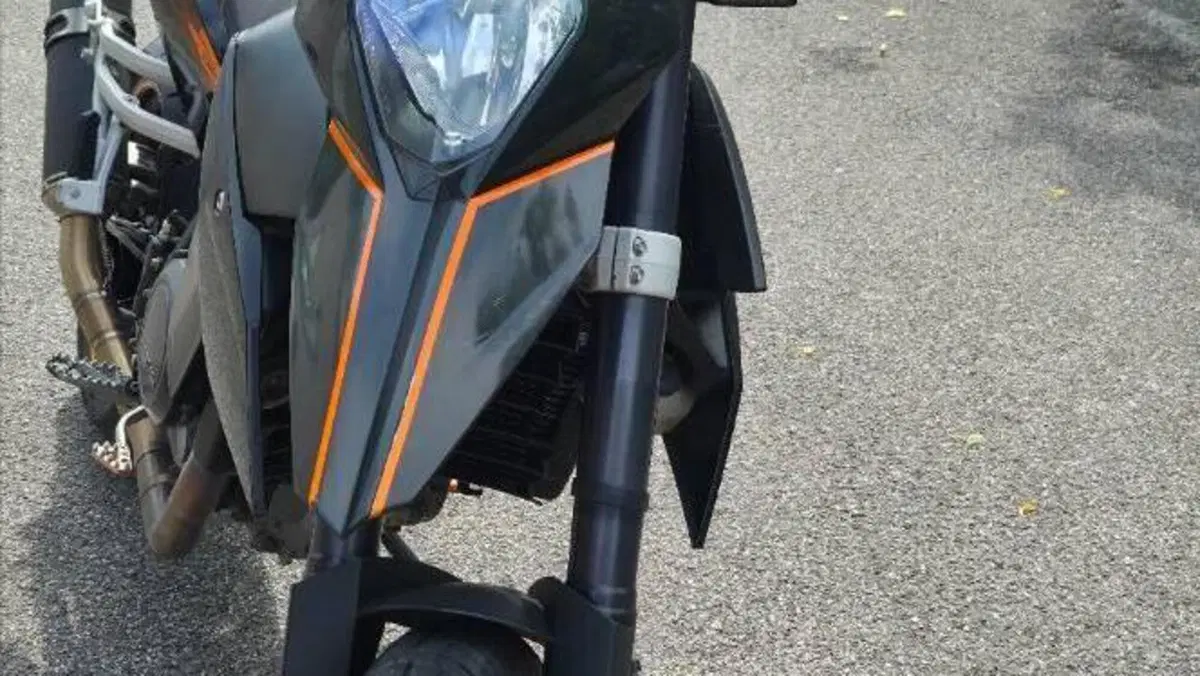 KTM 690 Supermoto  (3)