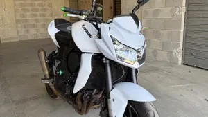 Kawasaki Z 750 (2007 - 14)  (2)